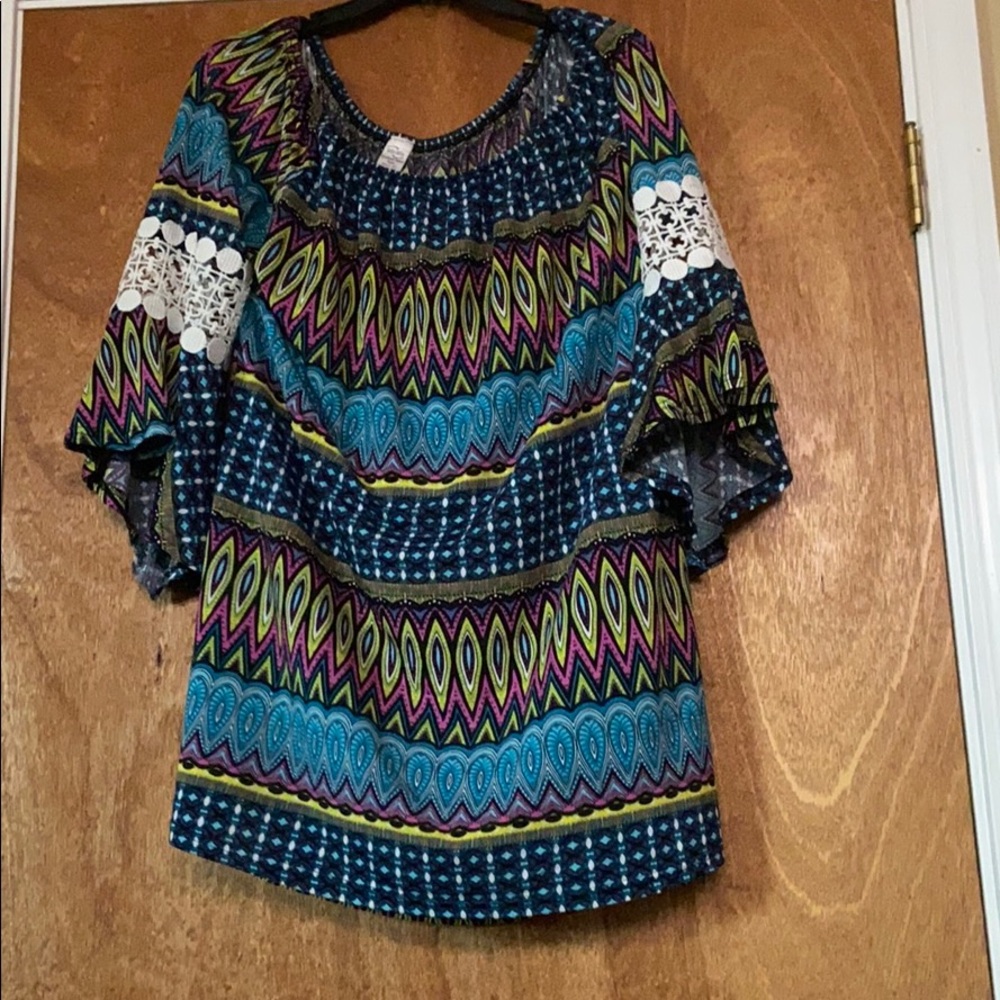 Netted flare sleeve blouse
